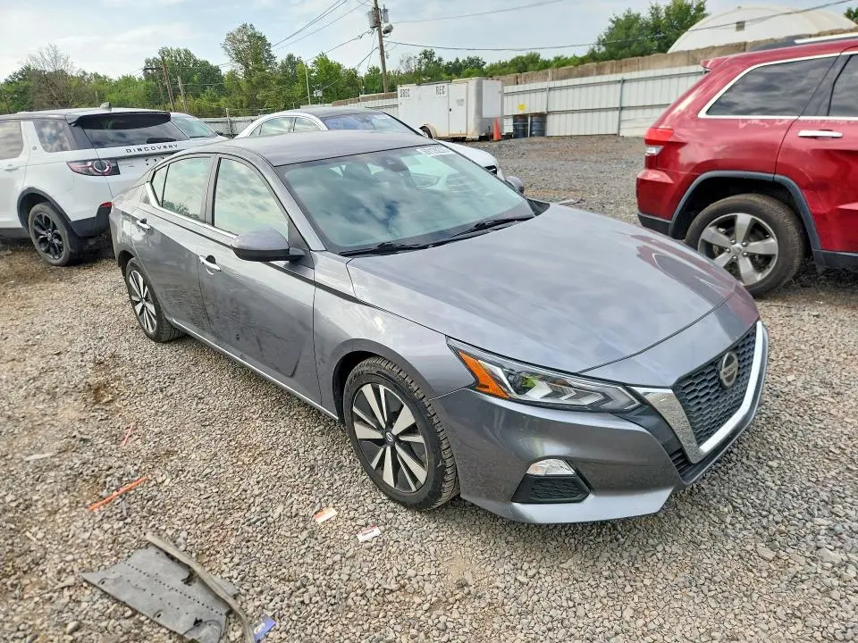 2022 NISSAN ALTIMA SV  
