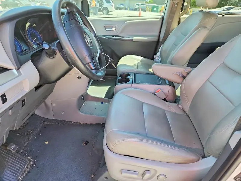 2020 TOYOTA SIENNA LE  