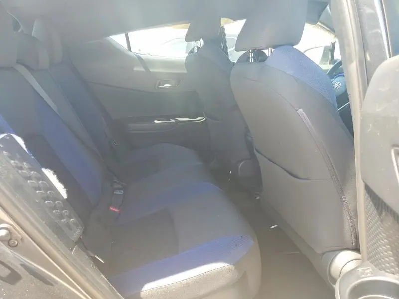 2021 TOYOTA C-HR XLE  