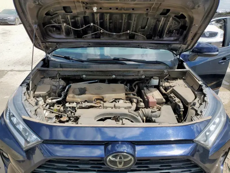 2019 TOYOTA RAV4 XLE  