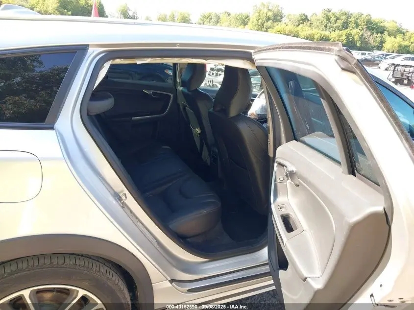 2017 VOLVO V60 CROSS COUNTRY T5
