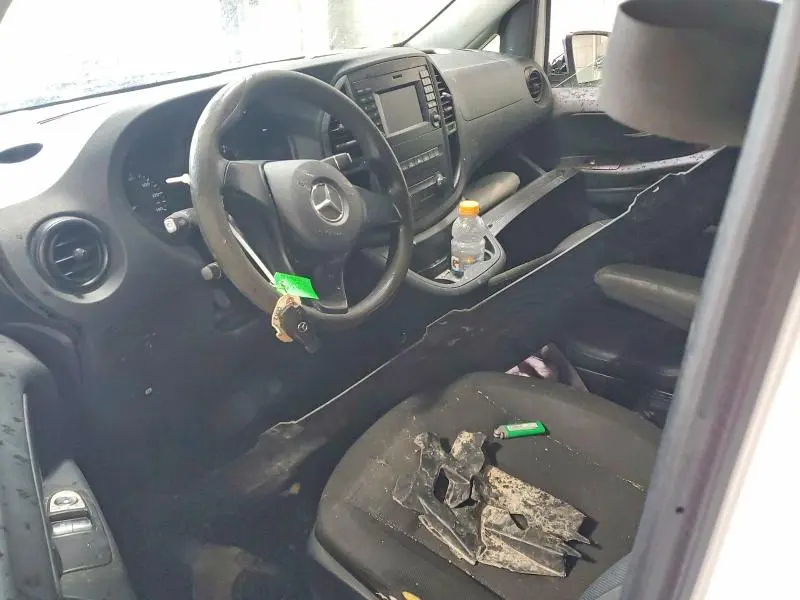 2017 MERCEDES-BENZ METRIS   