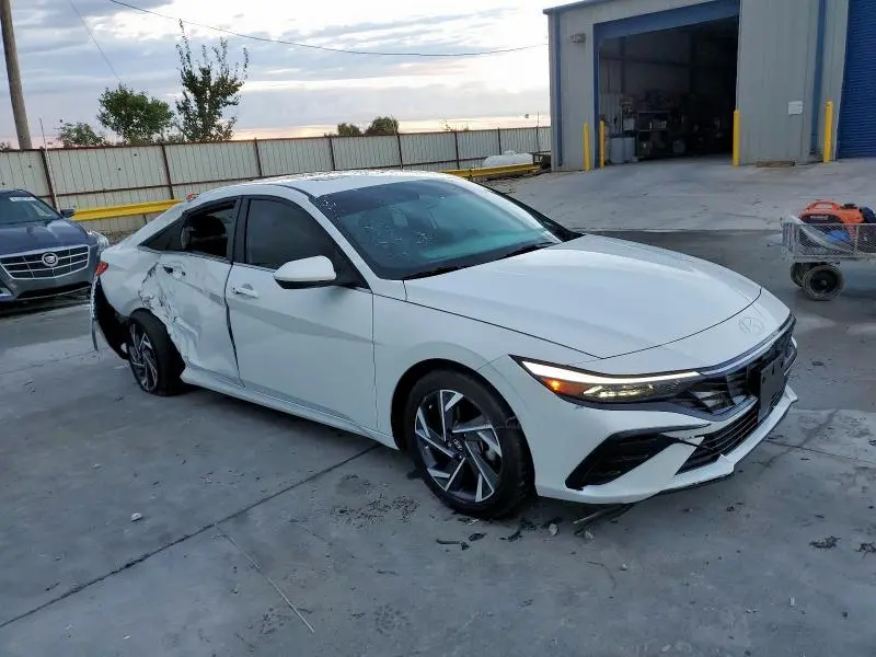 2024 HYUNDAI ELANTRA SEL  