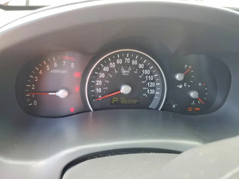 2011 KIA SEDONA EX  