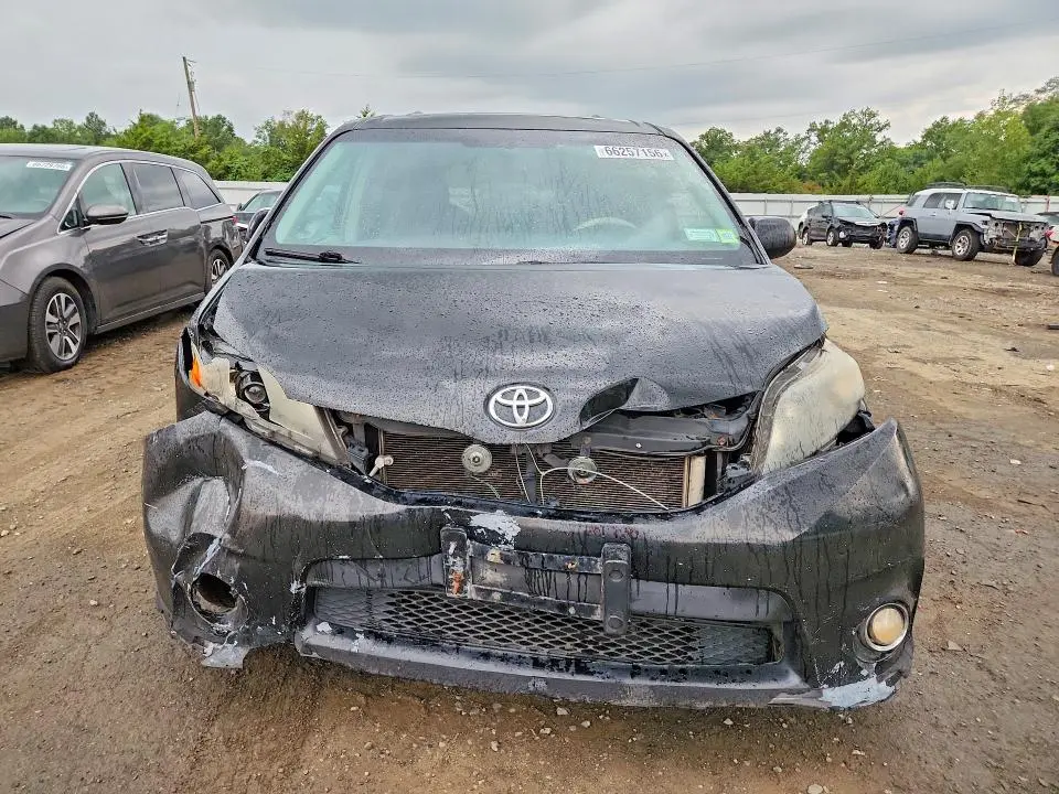 2014 TOYOTA SIENNA SPORT  