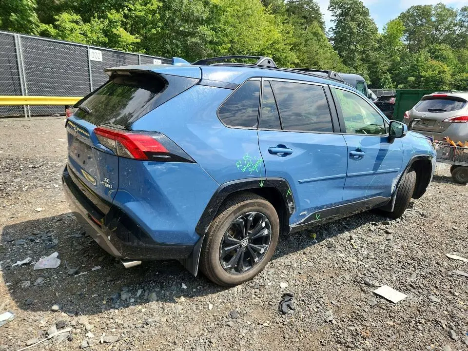 2022 TOYOTA RAV4 SE  