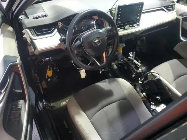2021 TOYOTA RAV4 XLE  