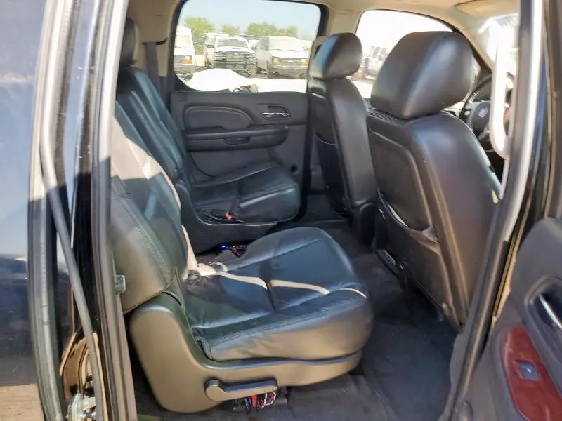 2011 CADILLAC ESCALADE ESV LUXURY  