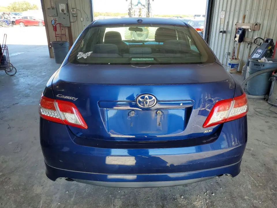 2011 TOYOTA CAMRY SE  