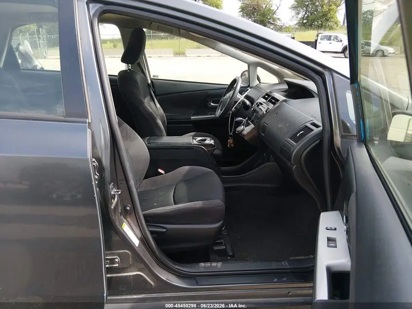2015 TOYOTA PRIUS V TWO