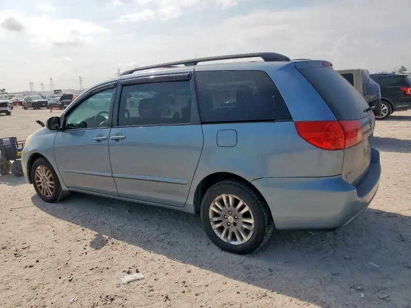 2010 TOYOTA SIENNA LE  