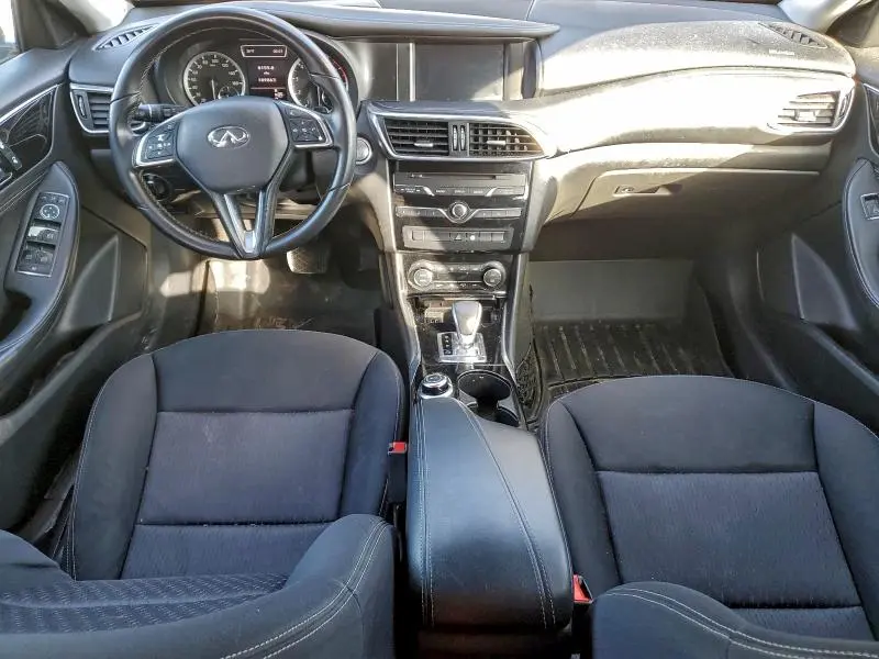 2017 INFINITI QX30 BASE  