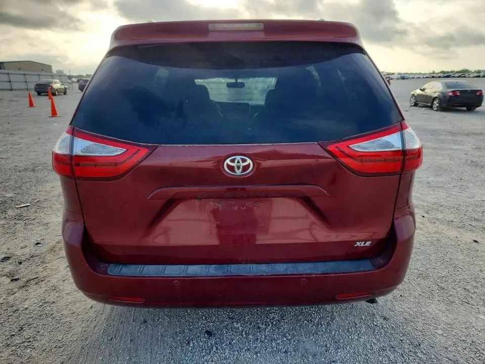 2016 TOYOTA SIENNA XLE 8-PASSENGER  