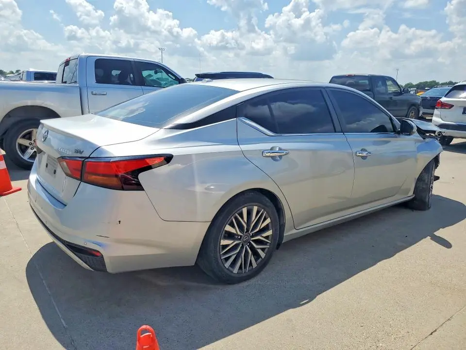 2023 NISSAN ALTIMA SV  