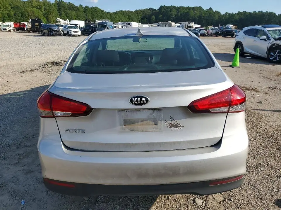 2018 KIA FORTE LX  