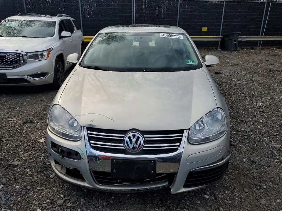 2010 VOLKSWAGEN JETTA SE  