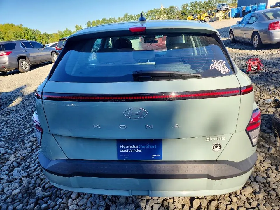 2024 HYUNDAI KONA SE  