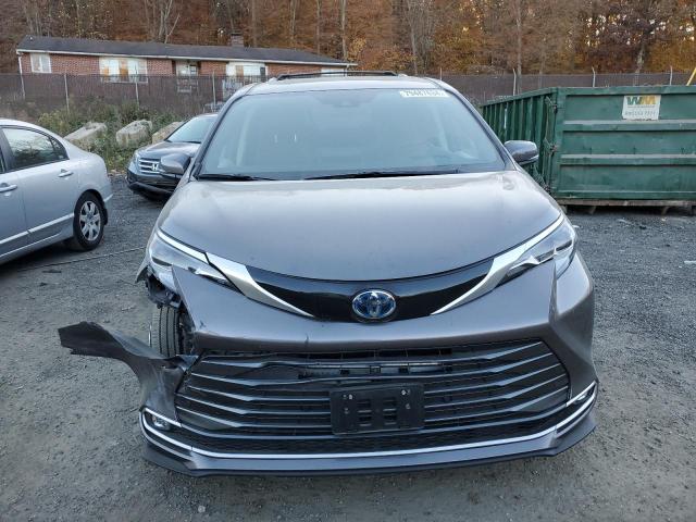 2022 TOYOTA SIENNA LIMITED