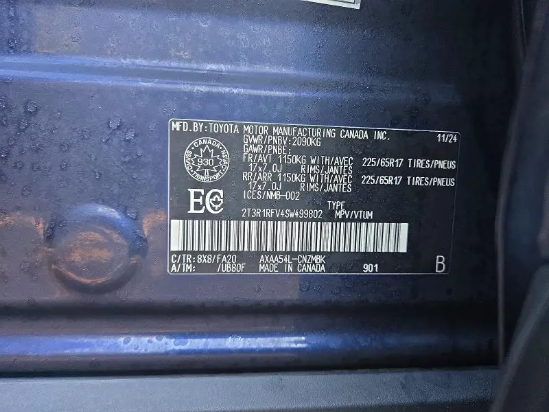 2025 TOYOTA RAV4 XLE  