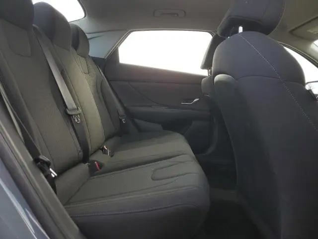 2022 HYUNDAI ELANTRA SE  