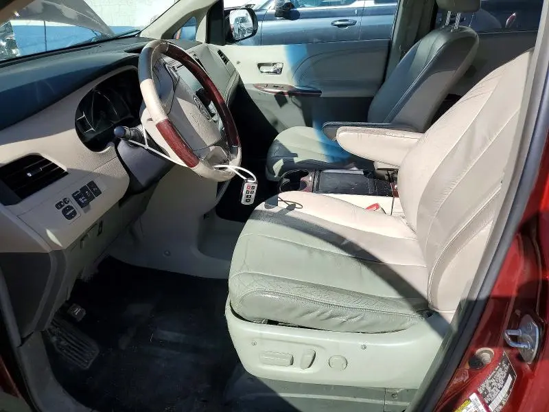 2011 TOYOTA SIENNA LIMITED 7-PASSENGER  