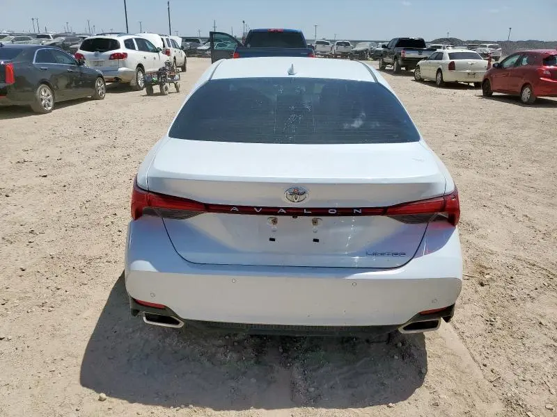 2019 TOYOTA AVALON XLE  