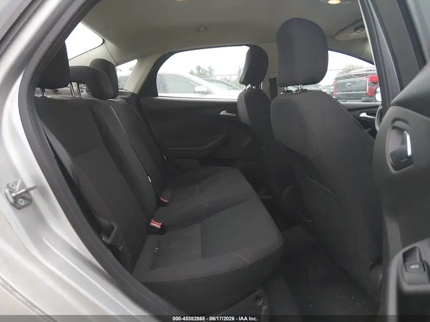 2015 FORD FOCUS SE