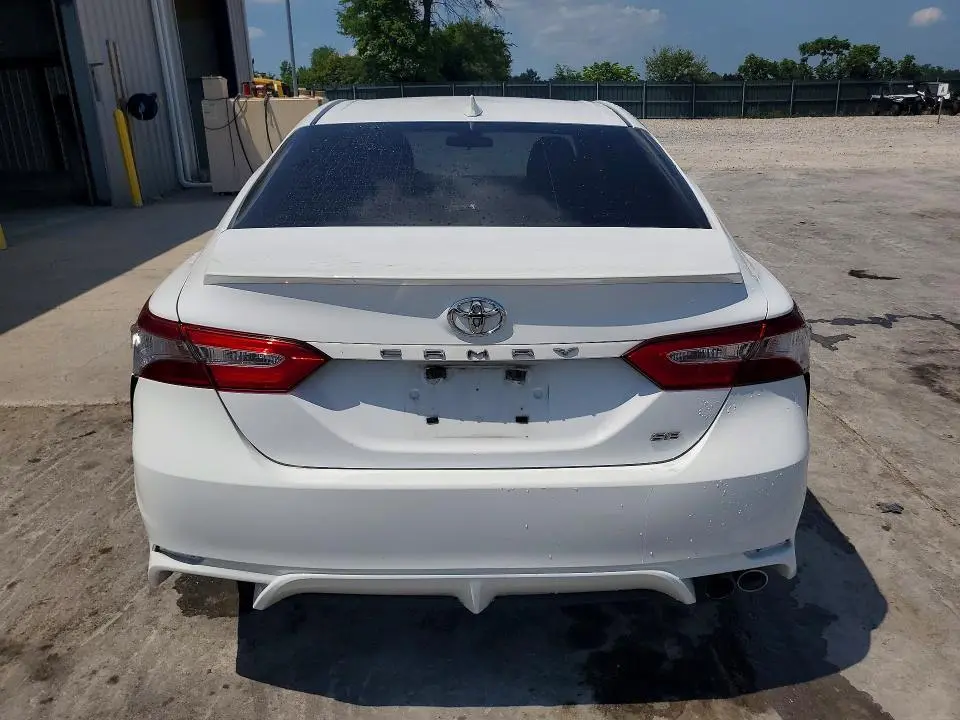 2019 TOYOTA CAMRY SE  