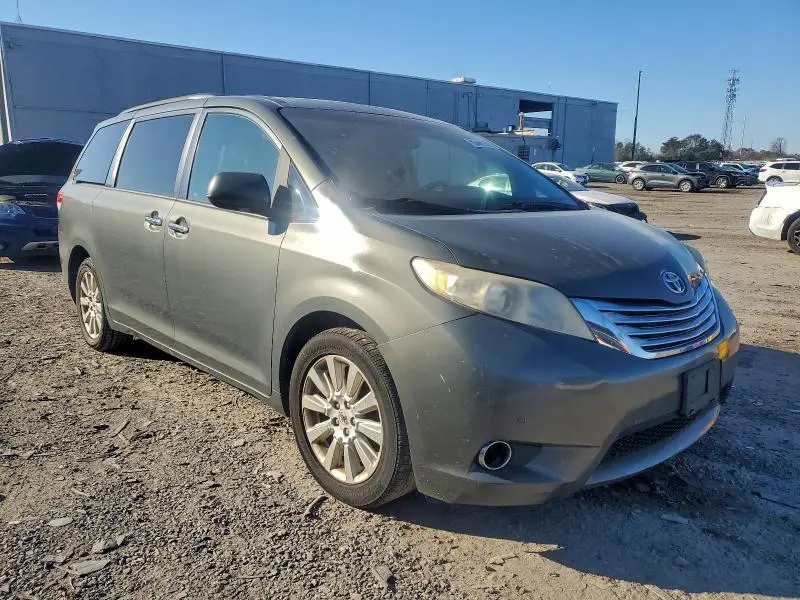 2012 TOYOTA SIENNA XLE  