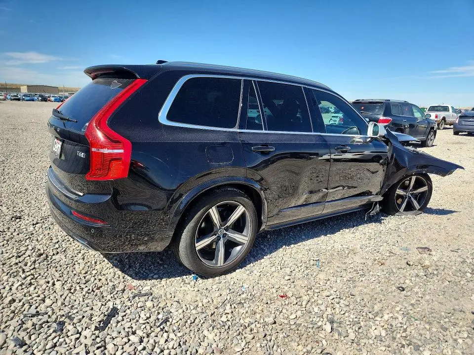2017 VOLVO XC90 T6  