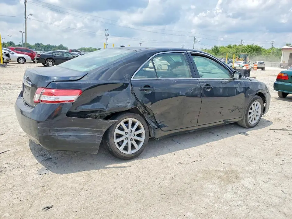 2011 TOYOTA CAMRY XLE V6  
