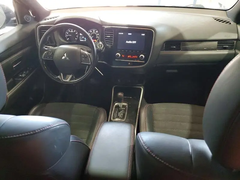 2020 MITSUBISHI OUTLANDER SE  