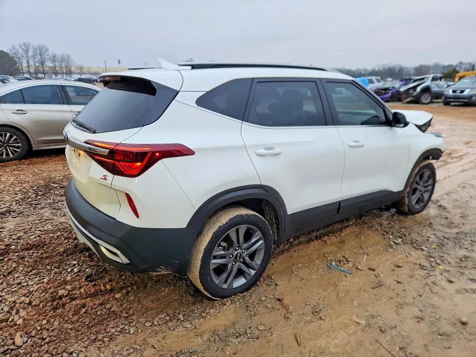 2021 KIA SELTOS S  