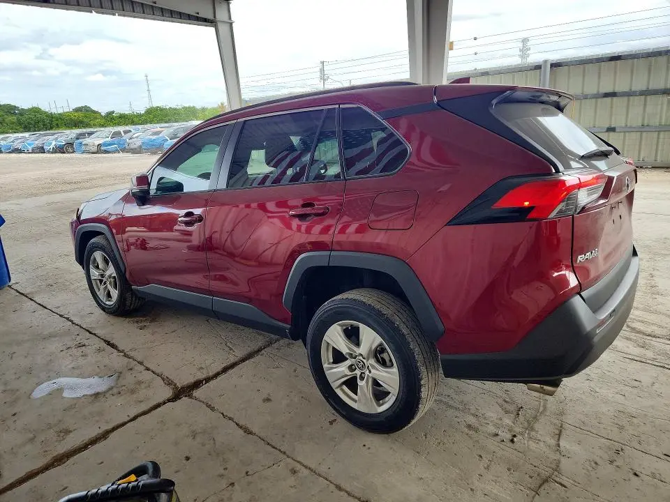 2021 TOYOTA RAV4 XLE  