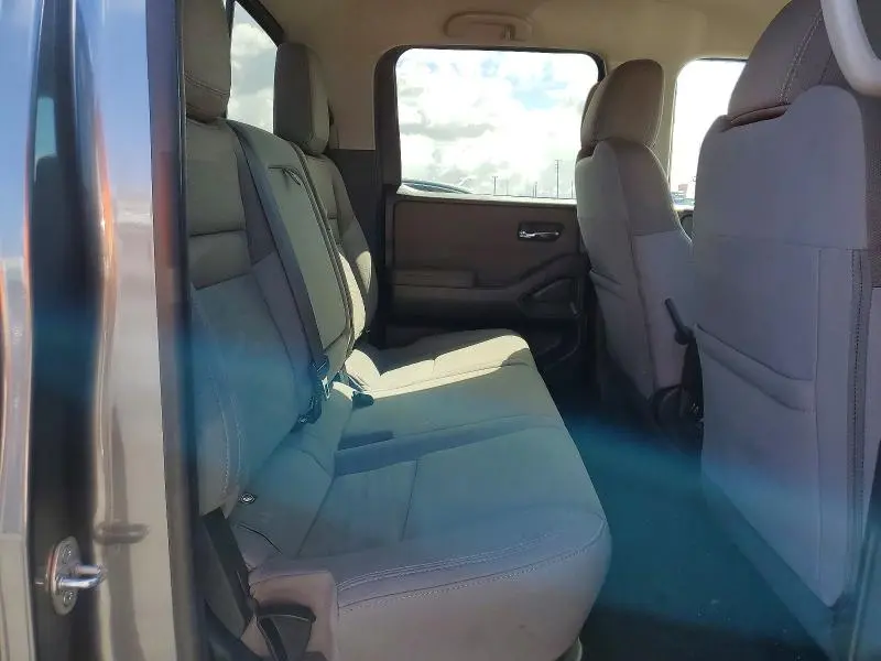 2022 NISSAN FRONTIER SV  
