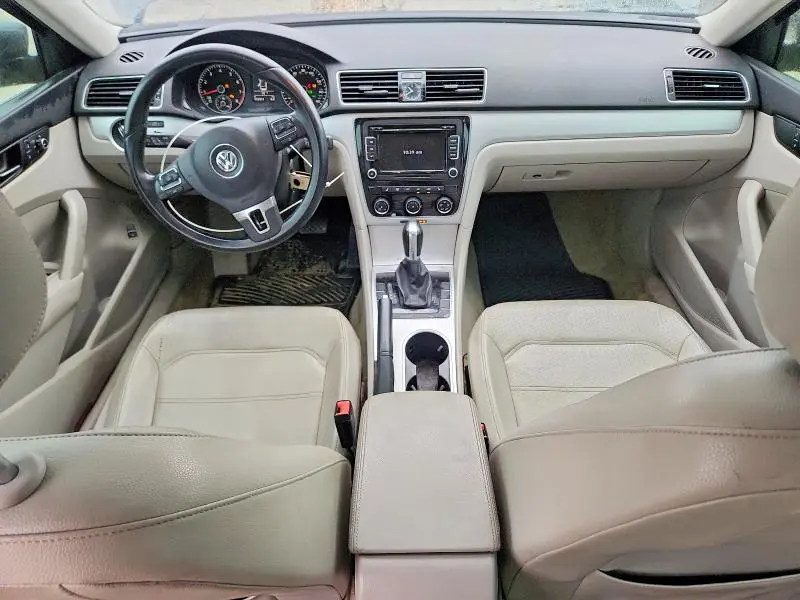 2013 VOLKSWAGEN PASSAT SE  