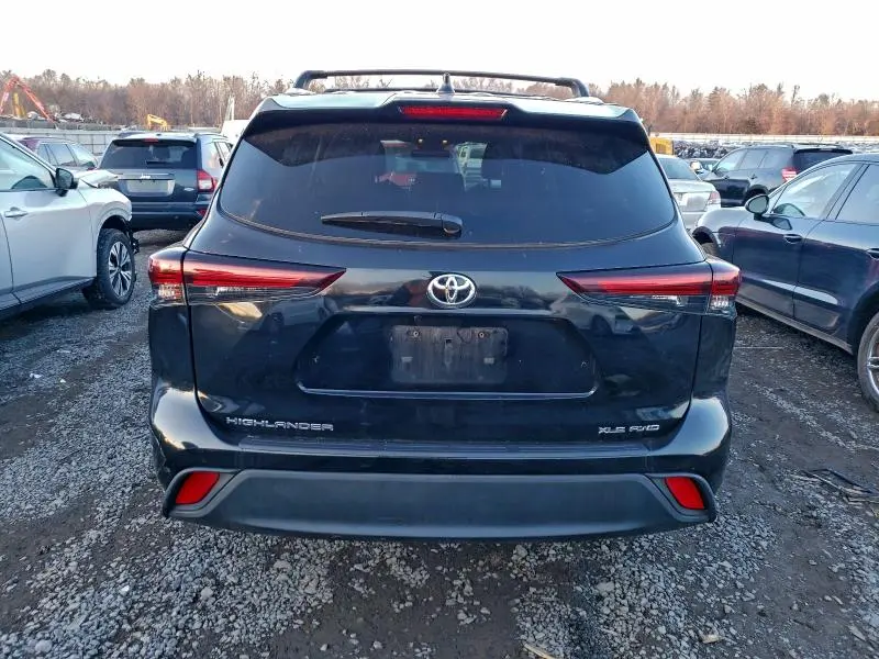 2024 TOYOTA HIGHLANDER LE  