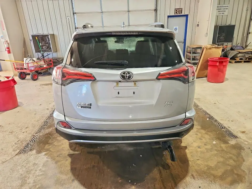 2018 TOYOTA RAV4 XLE  