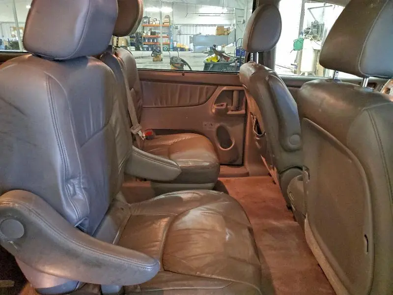 2010 TOYOTA SIENNA XLE  