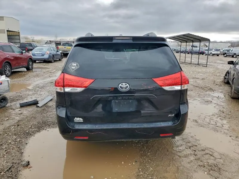 2012 TOYOTA SIENNA XLE  