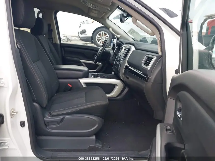 2017 NISSAN TITAN SV