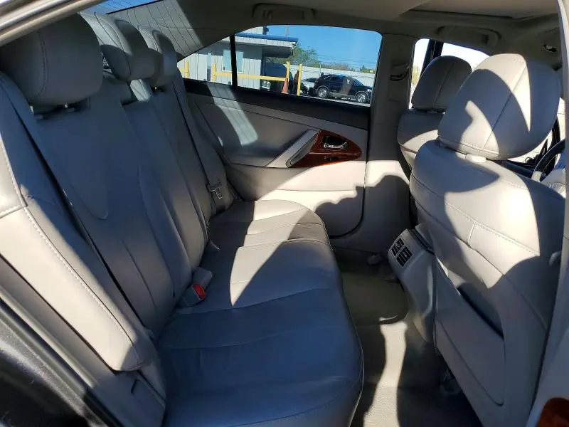 2011 TOYOTA CAMRY XLE V6  