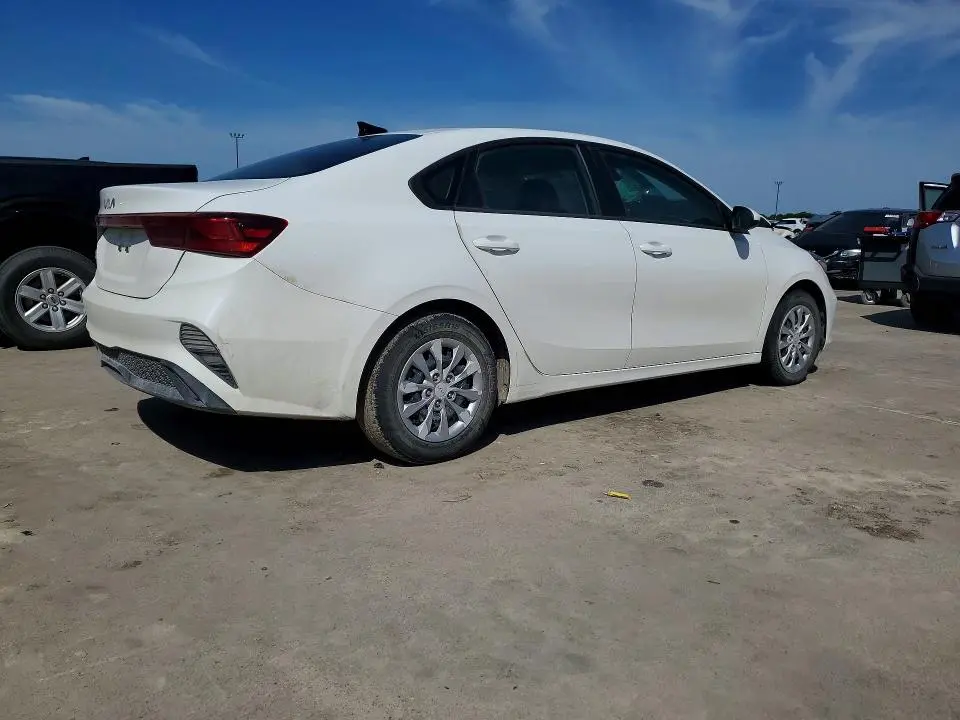 2023 KIA FORTE LX  