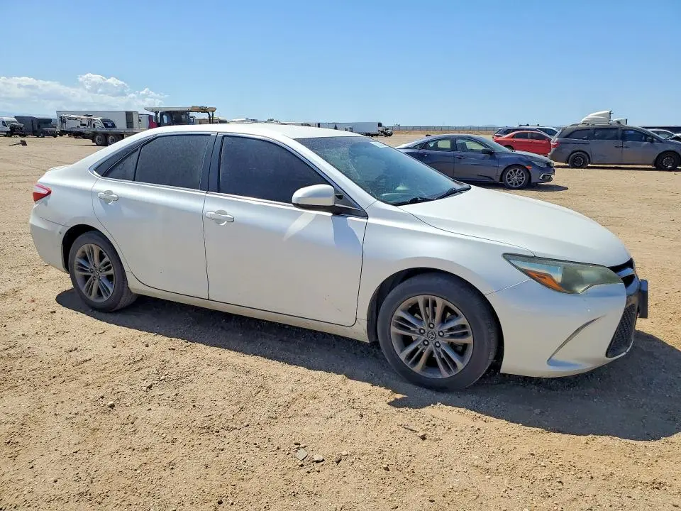 2016 TOYOTA CAMRY SE  
