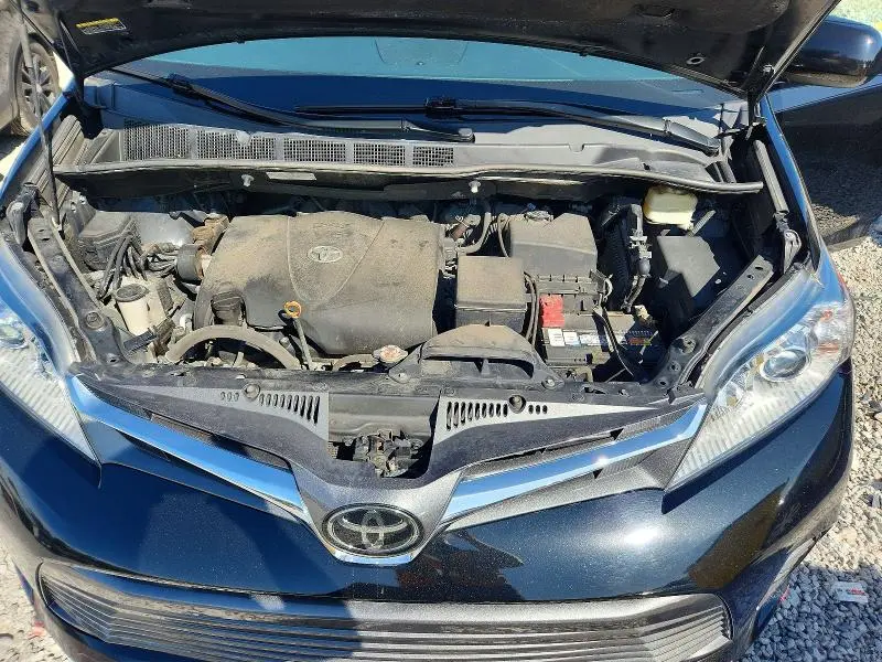 2018 TOYOTA SIENNA XLE 8-PASSENGER  