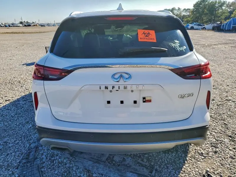 2022 INFINITI QX50 LUXE  