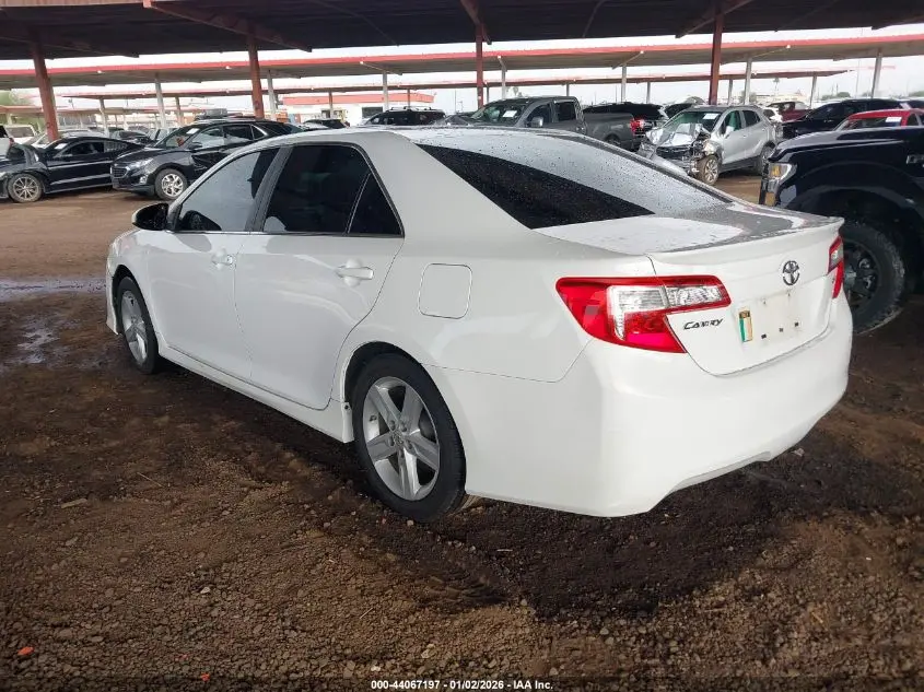 2014 TOYOTA CAMRY SE