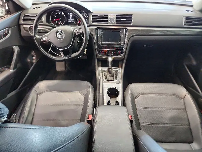 2016 VOLKSWAGEN PASSAT SE  
