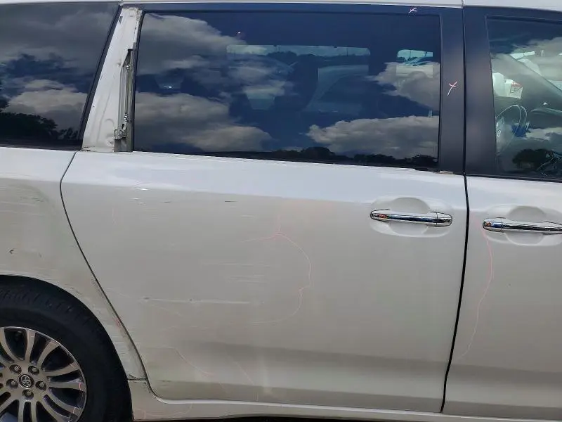 2018 TOYOTA SIENNA XLE 8-PASSENGER  