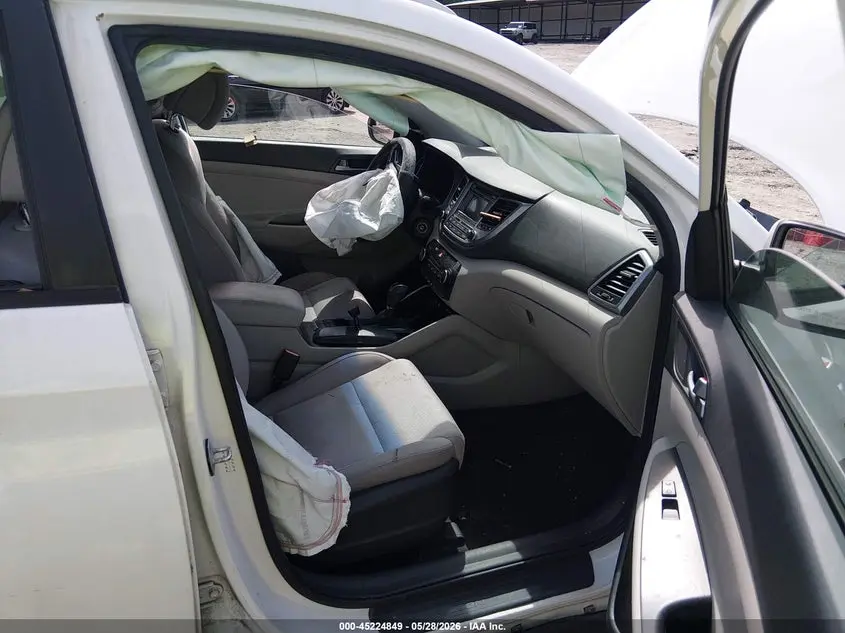 2016 HYUNDAI TUCSON SE